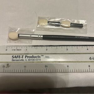 Target Placement Sponge Blending Eye Shadow Brush W/2 Extra Replacement Tips